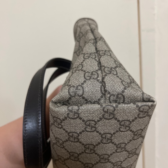 Gucci GG Supreme Small Canvas Tote Bag - Picture 5 of 14